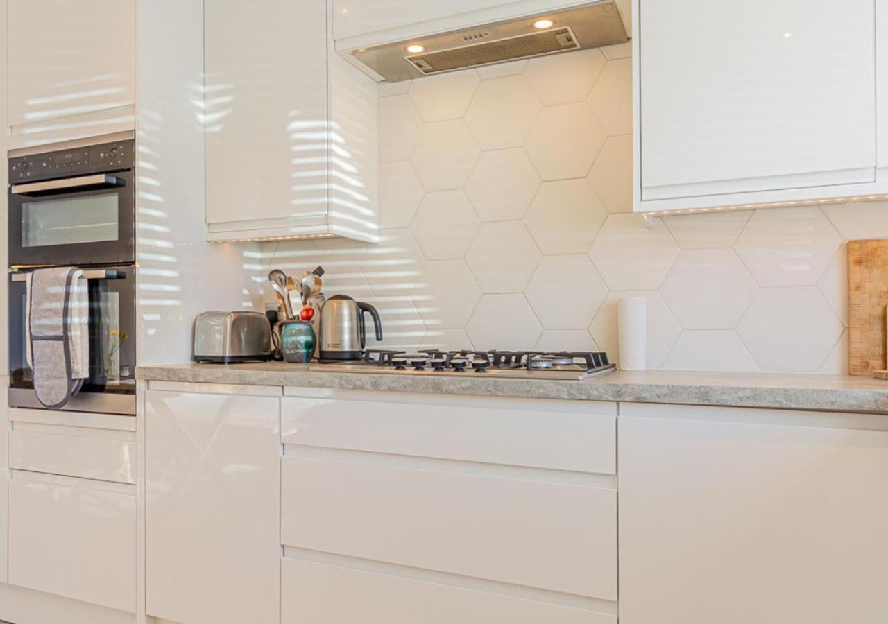 Modern 2 Bd W/ Garden In The Heart Of Tetbury! Villa Bagian luar foto