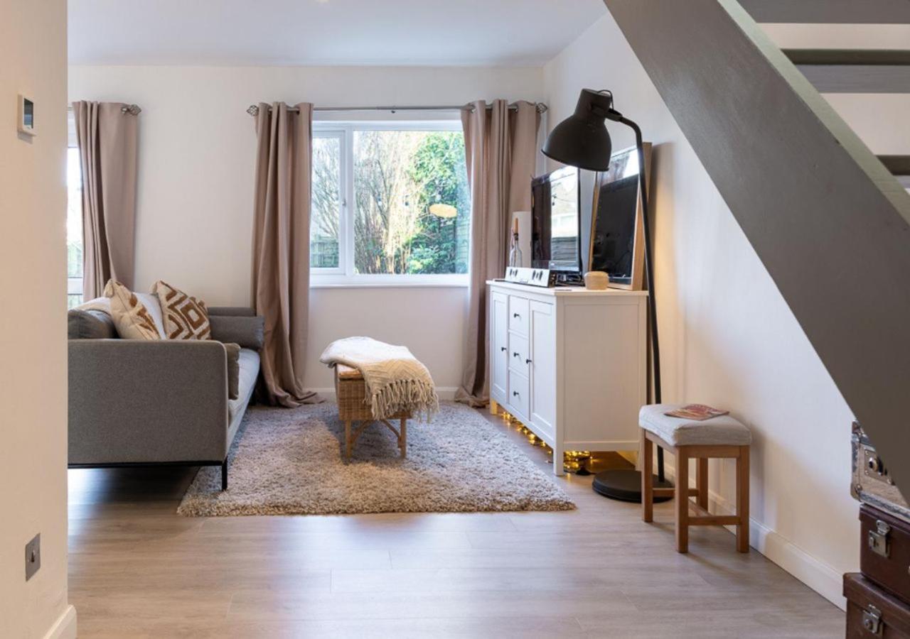Modern 2 Bd W/ Garden In The Heart Of Tetbury! Villa Bagian luar foto